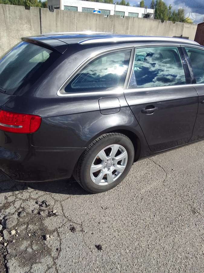 Audi A4 2010 — двигун 1800 cm³, 160 HP (118kW)