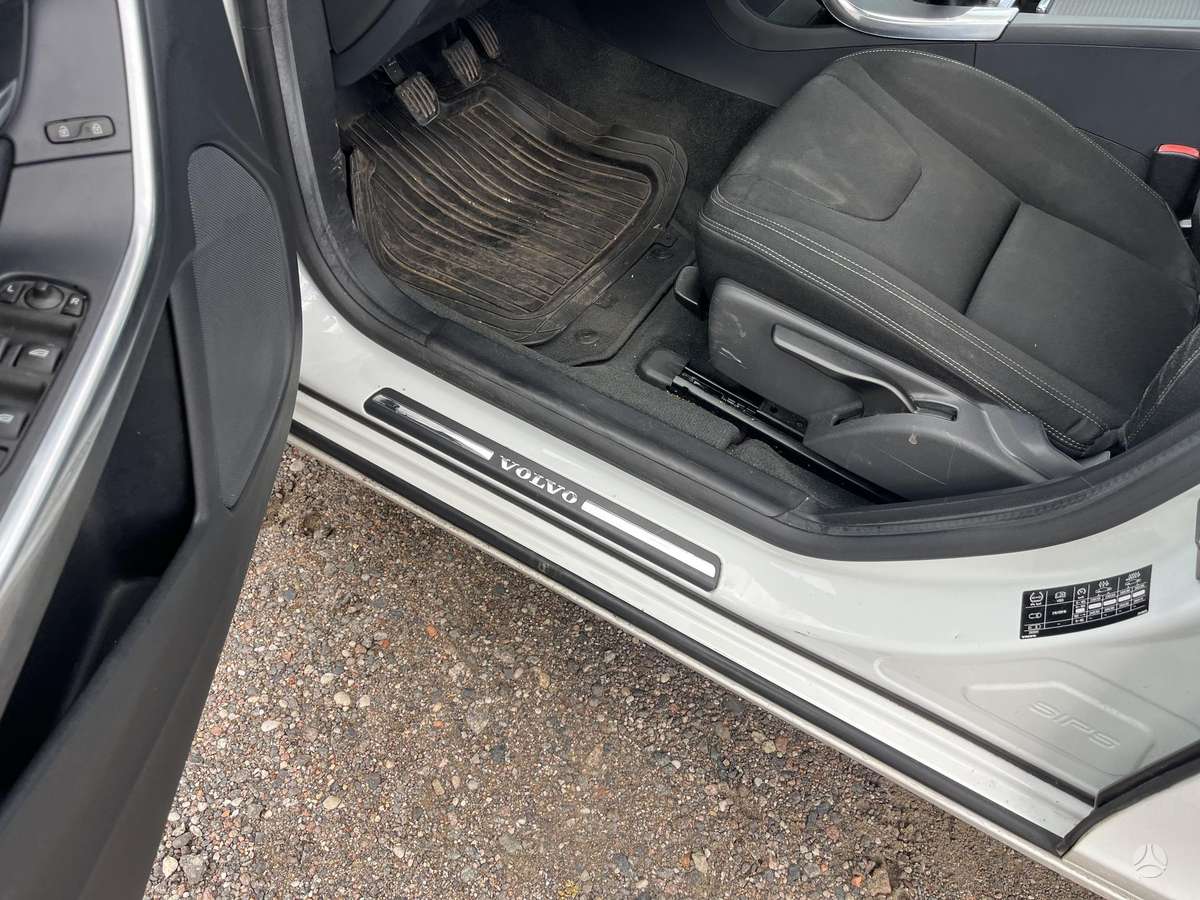 Volvo V60 2015 — photo 10