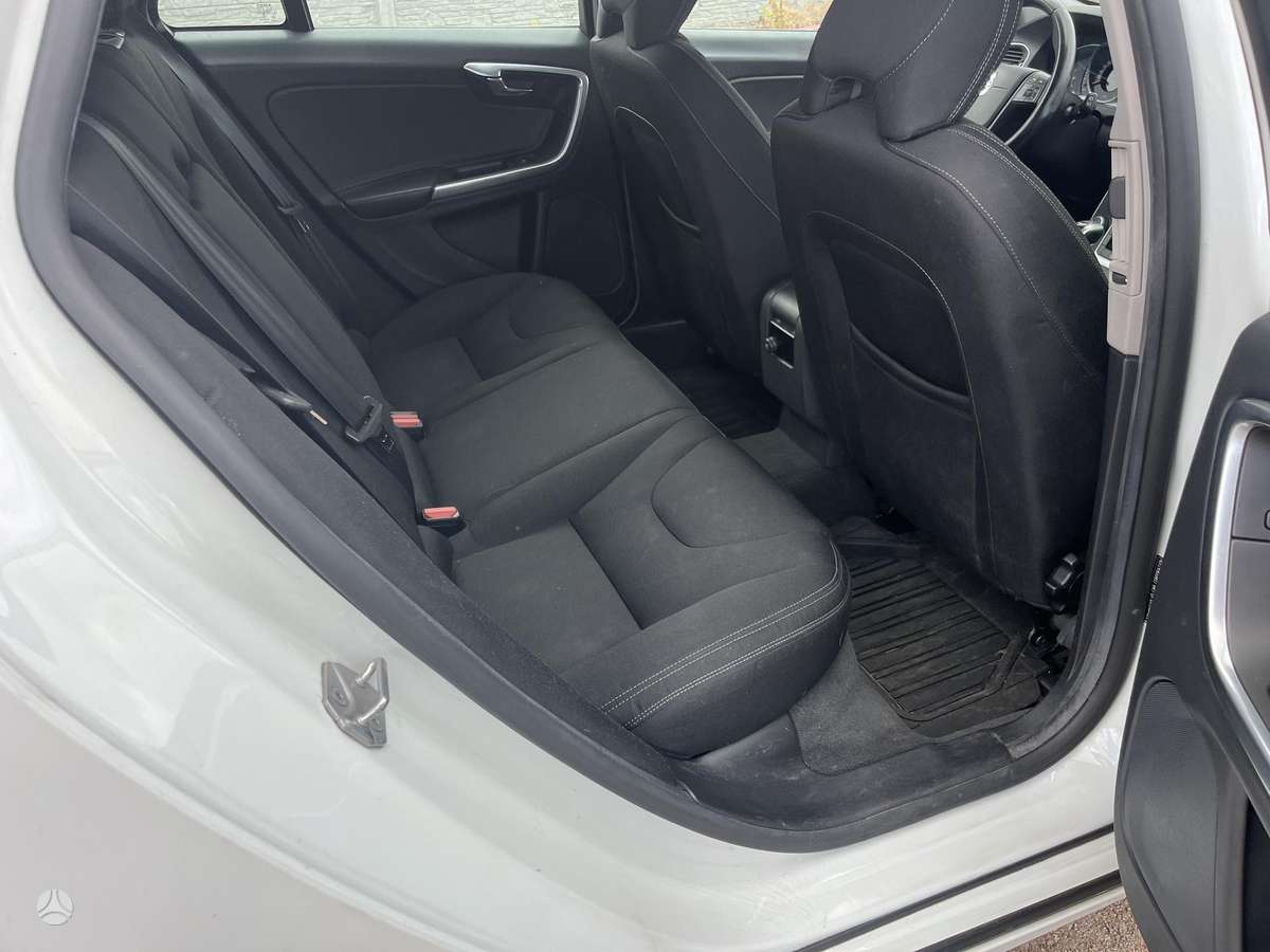 Volvo V60 2015 — photo 14
