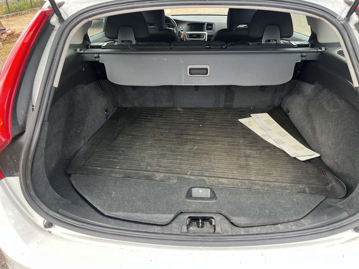 Volvo V60 2015 — photo 15