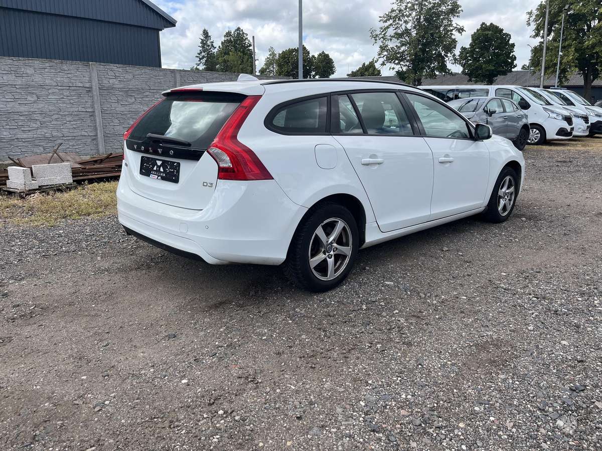 Volvo V60 2015 — rear view