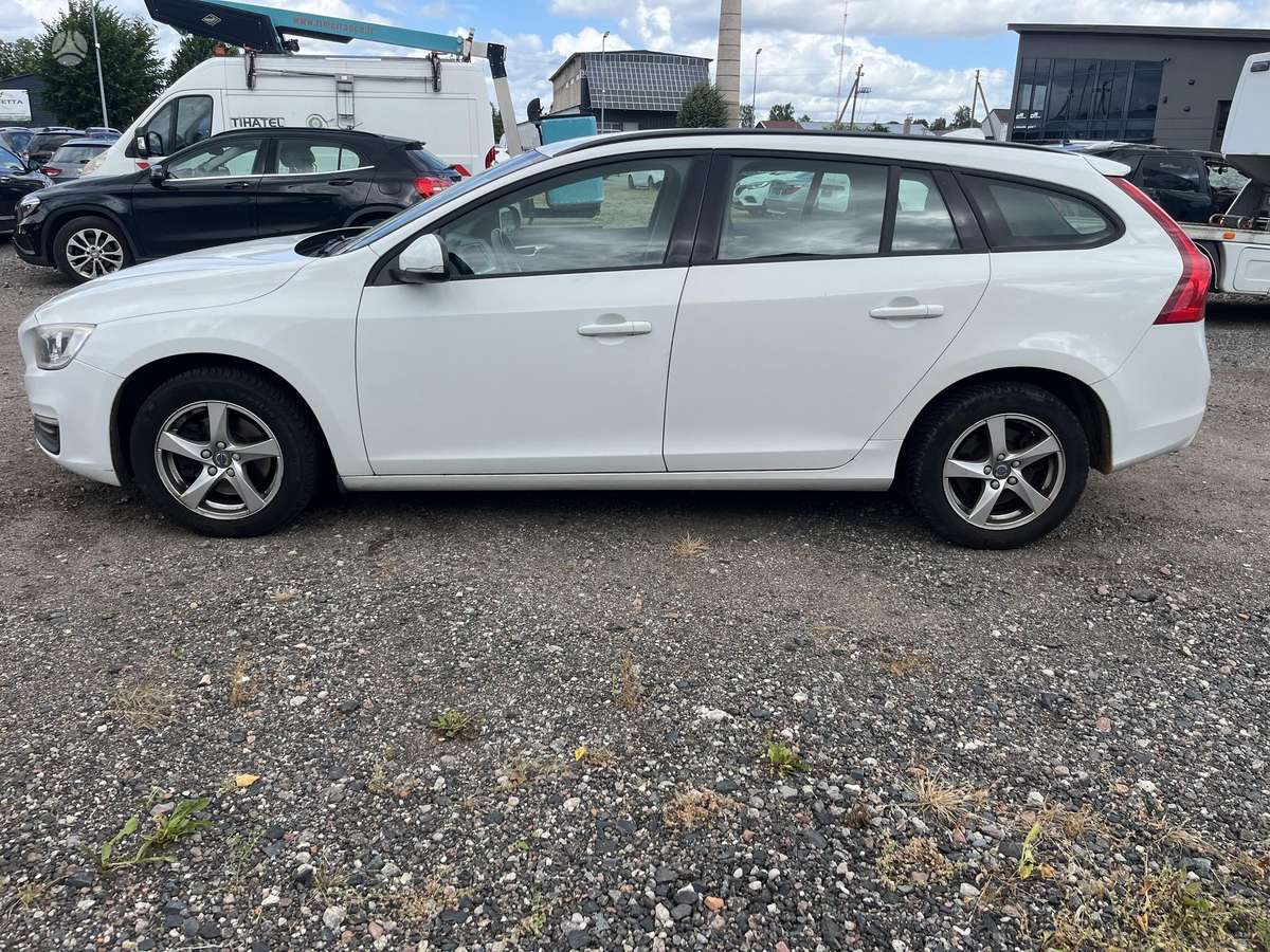 Volvo V60 2015 — photo 6