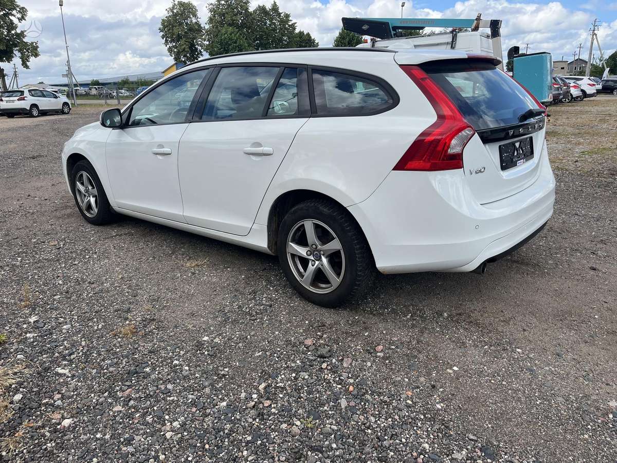 Volvo V60 2015 — photo 7
