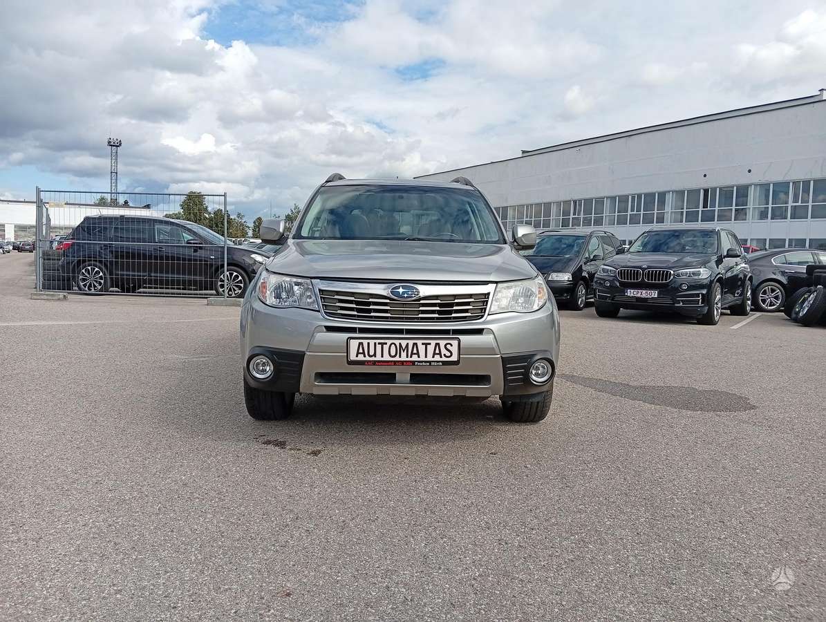 Subaru Forester 2009 — rear view