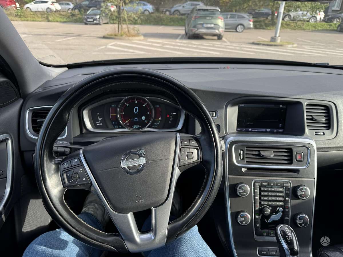 Volvo V60 2013 — photo 11