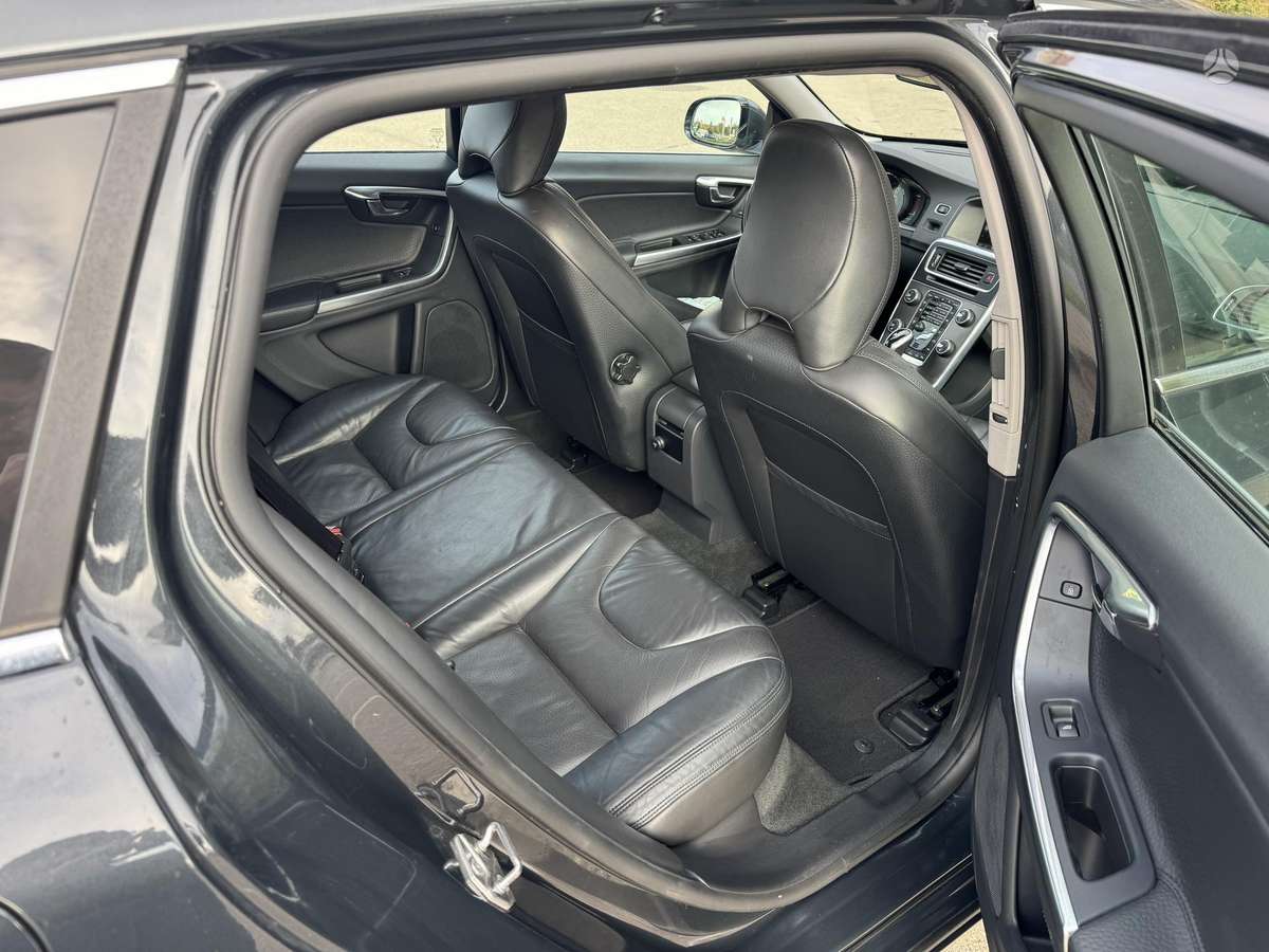 Volvo V60 2013 — photo 15