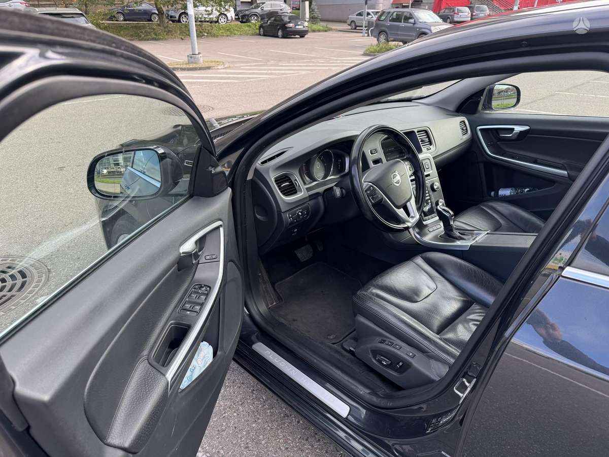 Volvo V60 2013 — photo 9