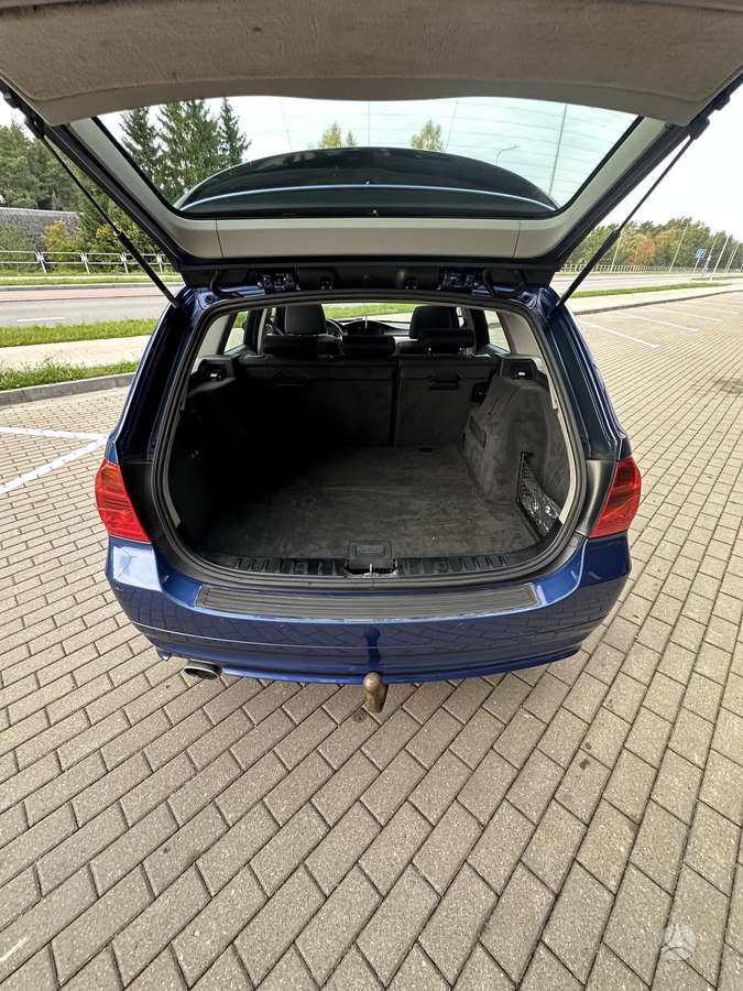 BMW 320 2008 — photo 18