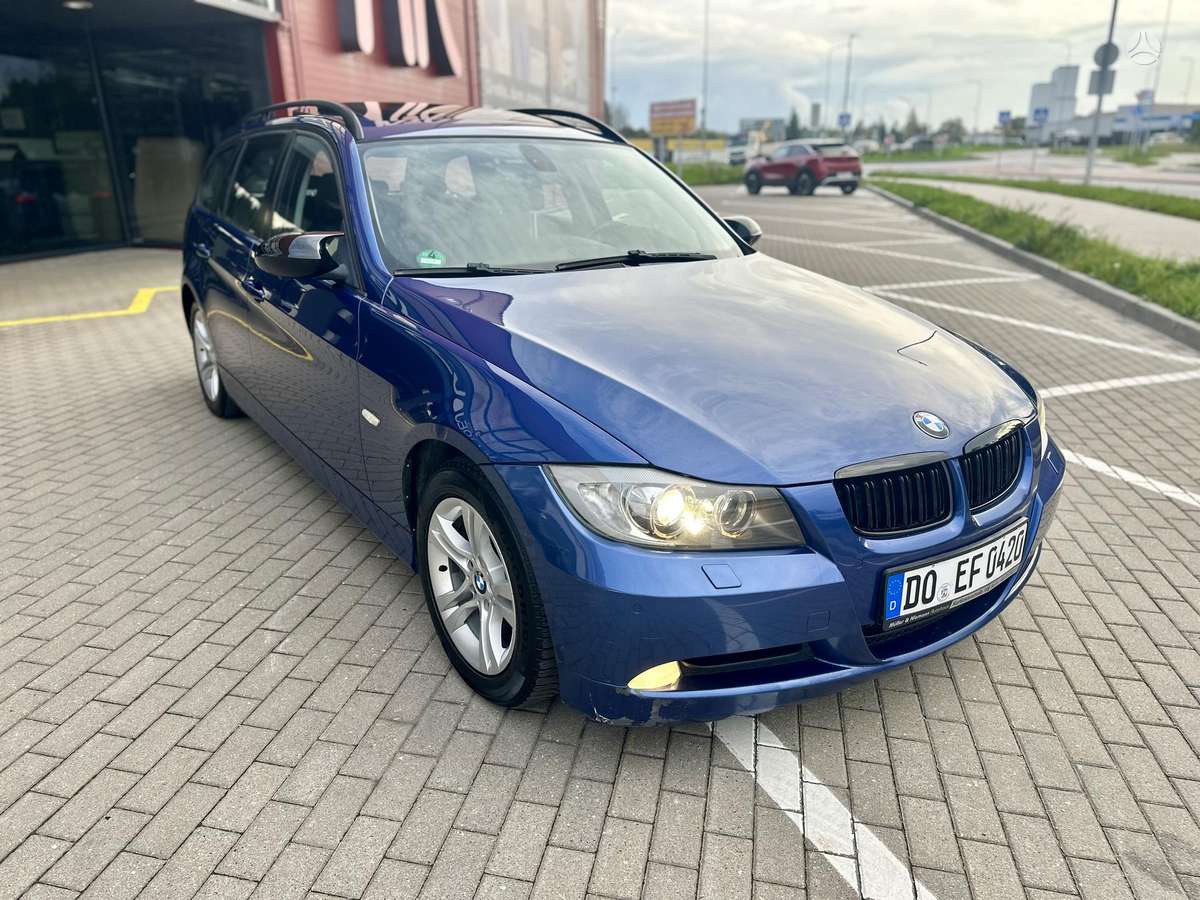 BMW 320 2008 — interior