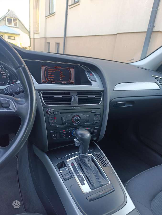 Audi A4 2012 — photo 9