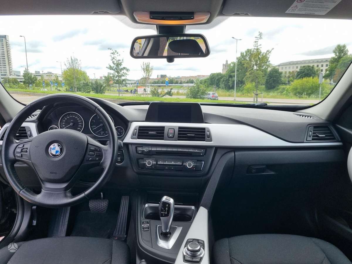 BMW 318 2013 — photo 10