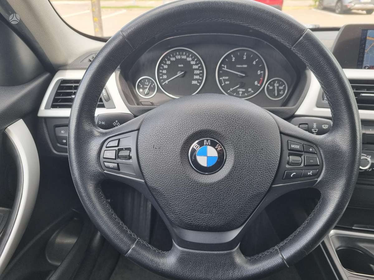 BMW 318 2013 — photo 13