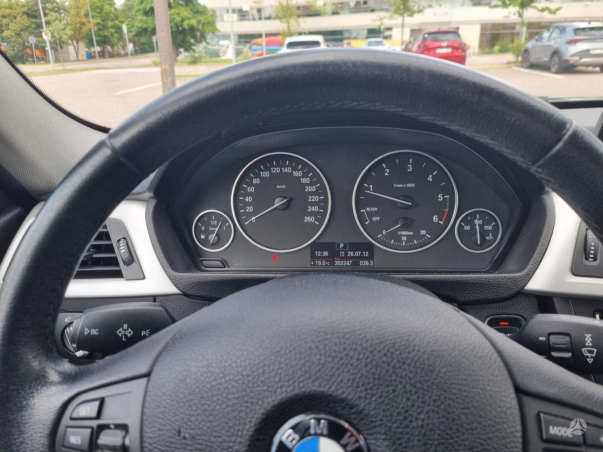 BMW 318 2013 — photo 14