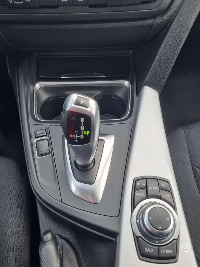 BMW 318 2013 — photo 16