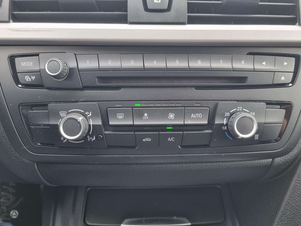BMW 318 2013 — photo 17