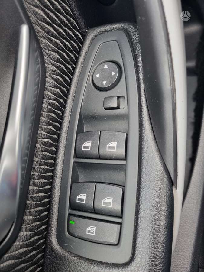 BMW 318 2013 — photo 18