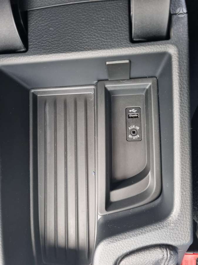 BMW 318 2013 — photo 19