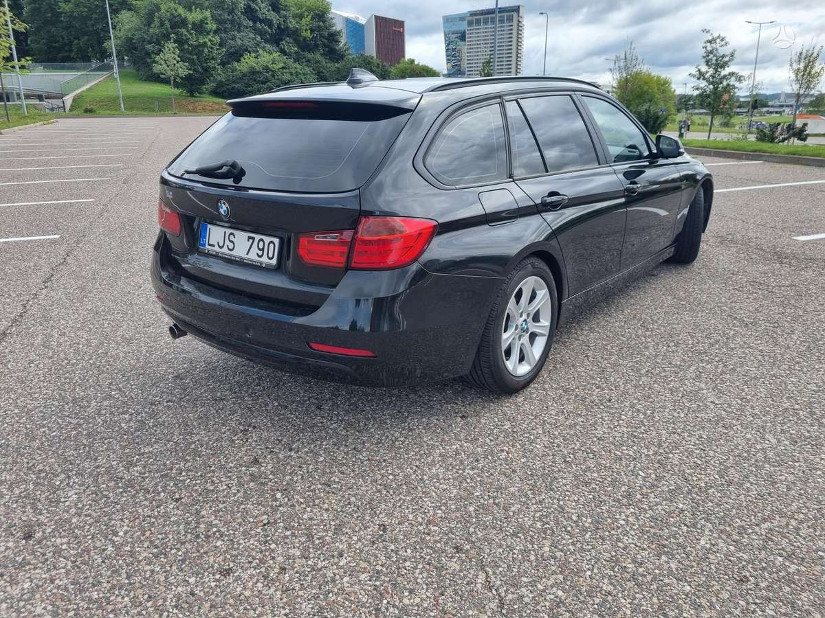 BMW 318 2013 — rear view