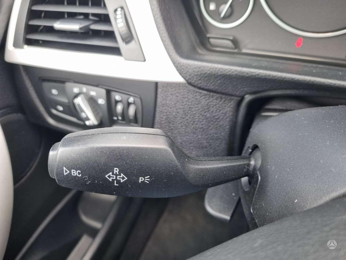 BMW 318 2013 — photo 21