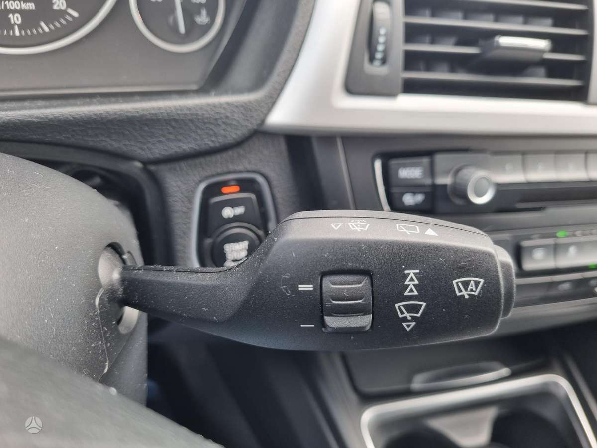 BMW 318 2013 — photo 22