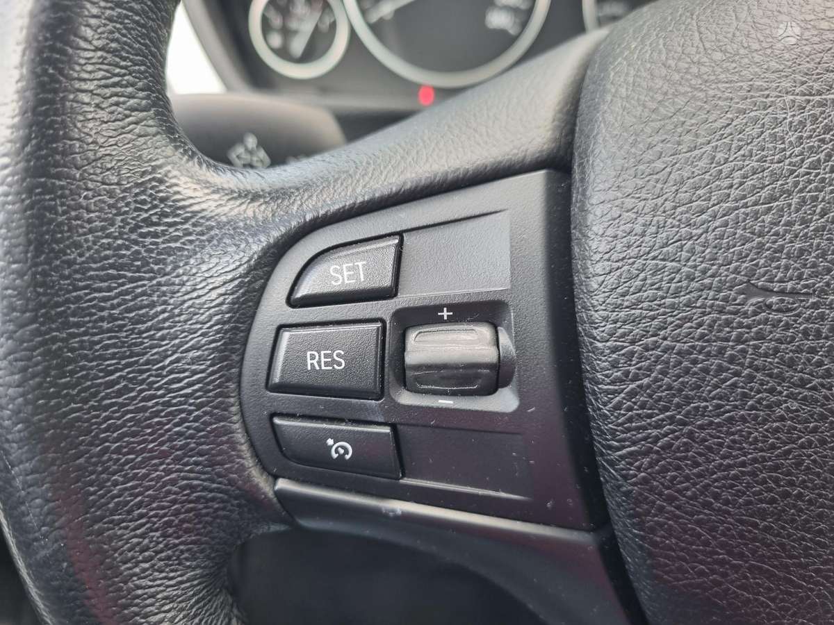 BMW 318 2013 — photo 24