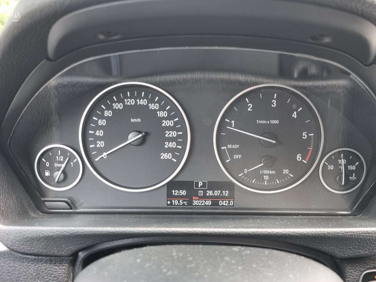 BMW 318 2013 — photo 26