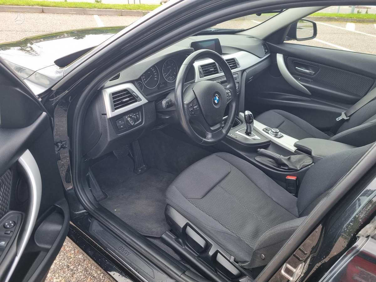 BMW 318 2013 — photo 9