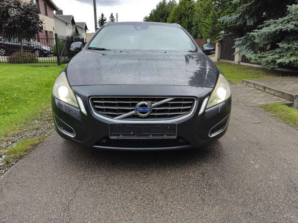 Volvo V60 2011 — вигляд ззаду