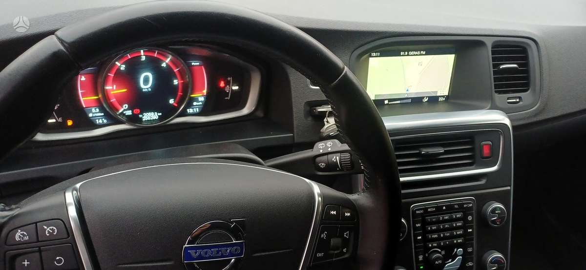Volvo V60 2014 — photo 10