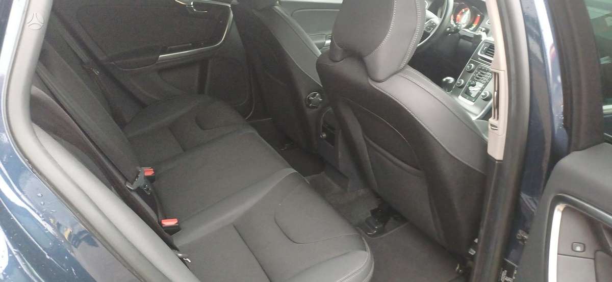Volvo V60 2014 — photo 11
