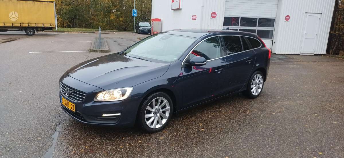 Volvo V60 2014 — interior