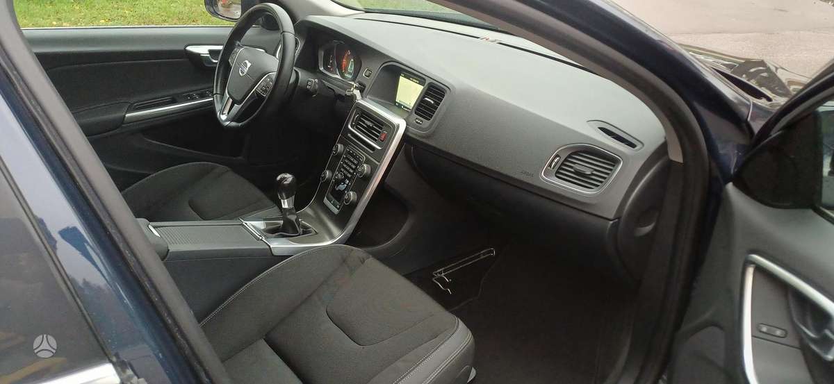 Volvo V60 2014 — photo 9