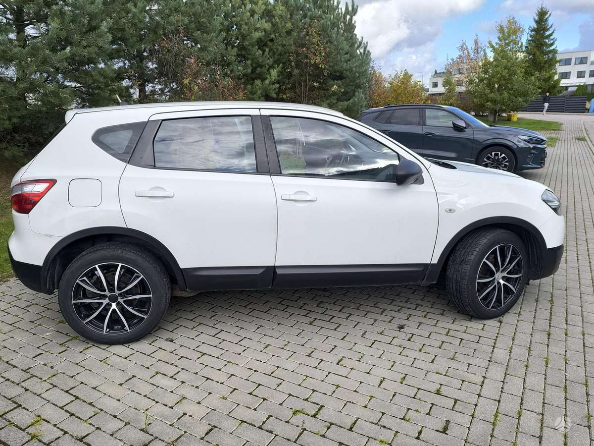 Nissan Qashqai 2012 — photo 35