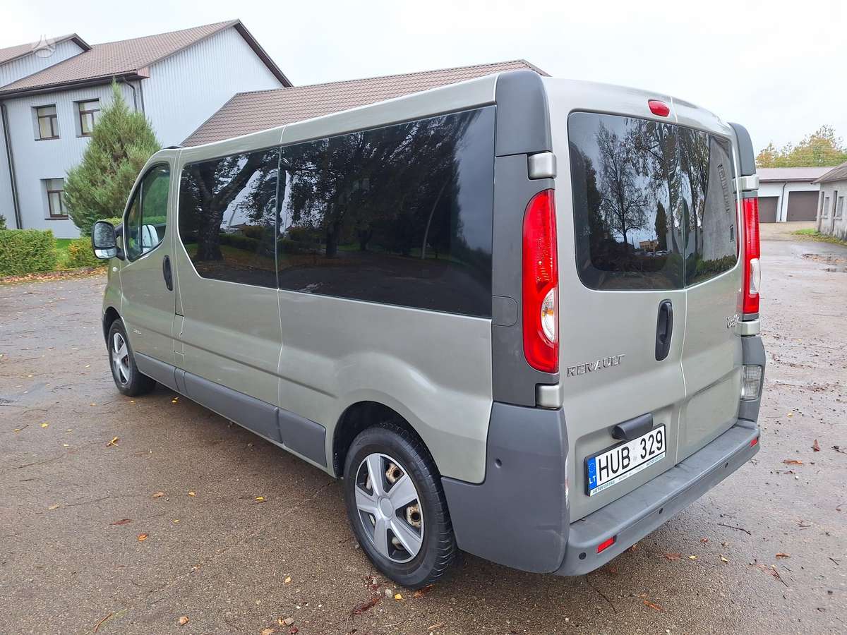 Renault Trafic 2009 — вигляд ззаду