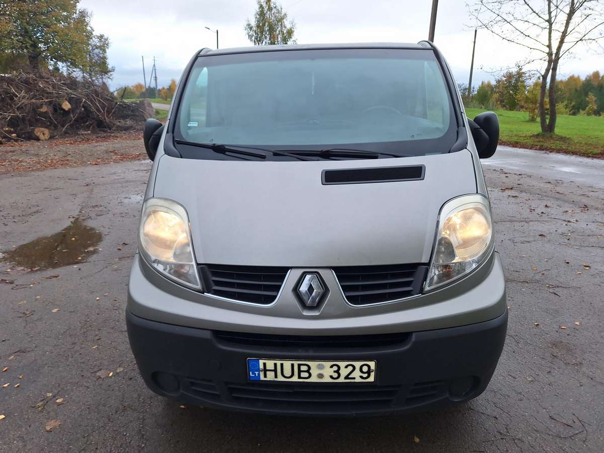 Renault Trafic 2009 — салон