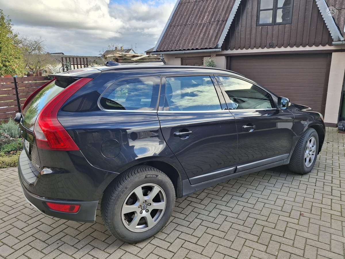 Volvo XC60 2009 — interior