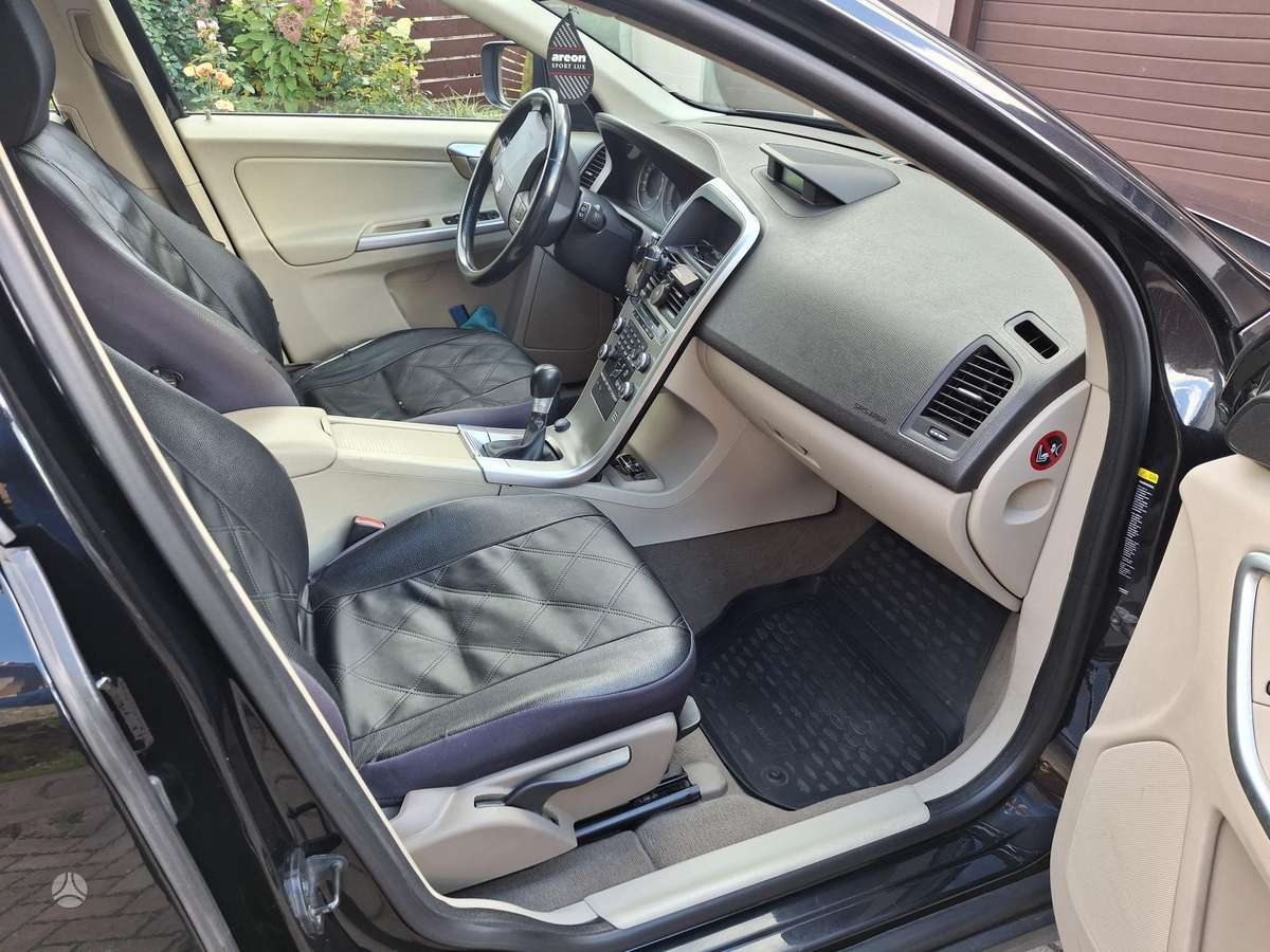 Volvo XC60 2009 — photo 7