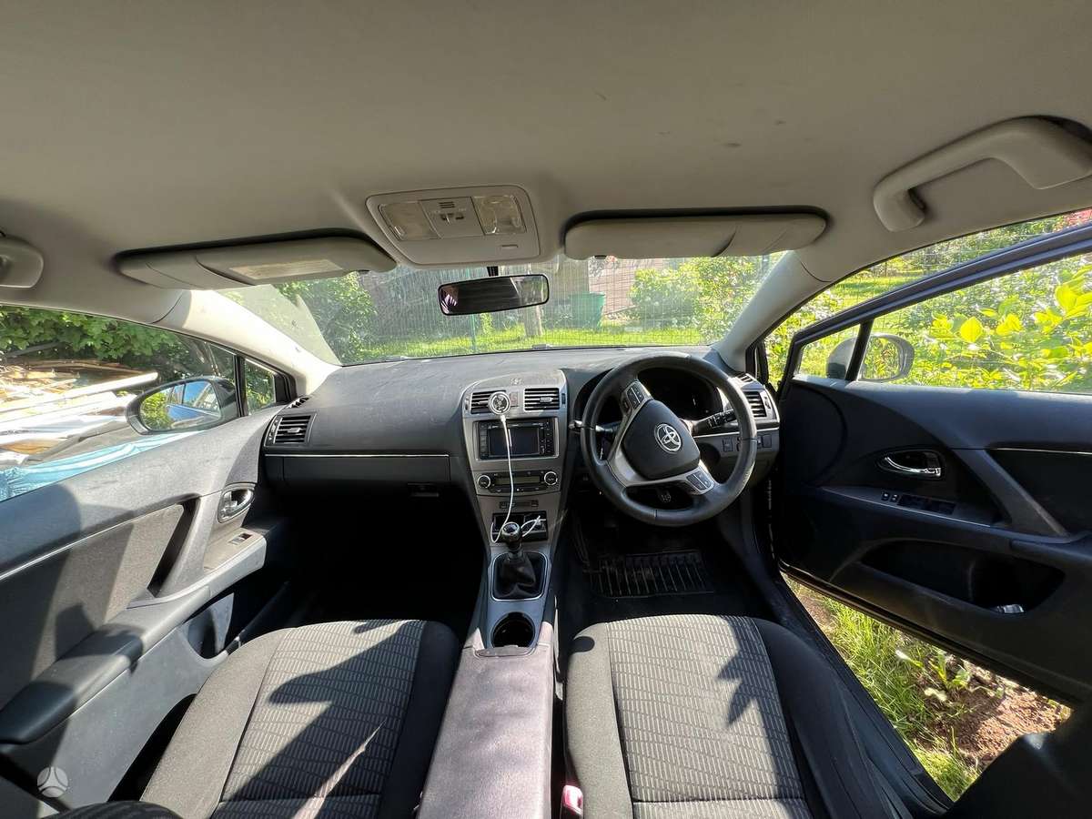 Toyota Avensis, 2011