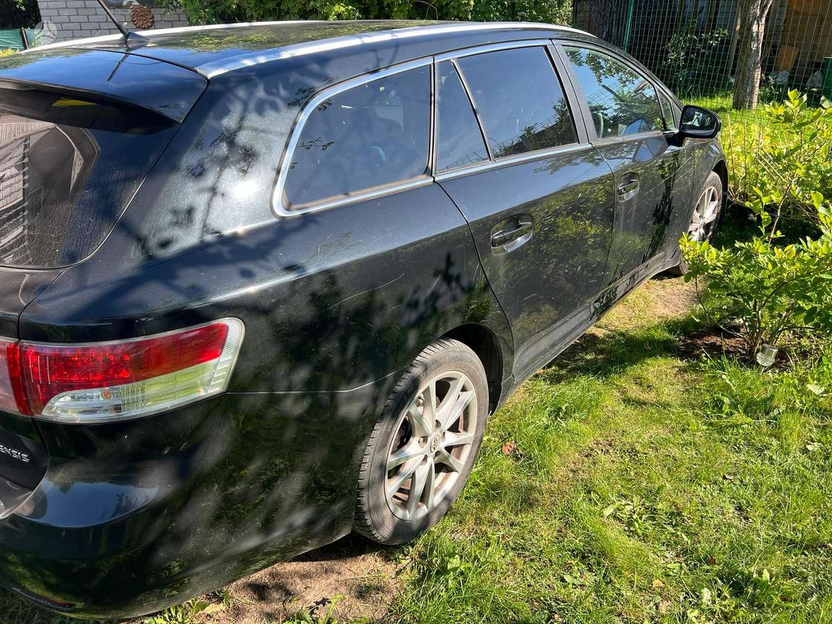 Toyota Avensis 2011 — photo 7