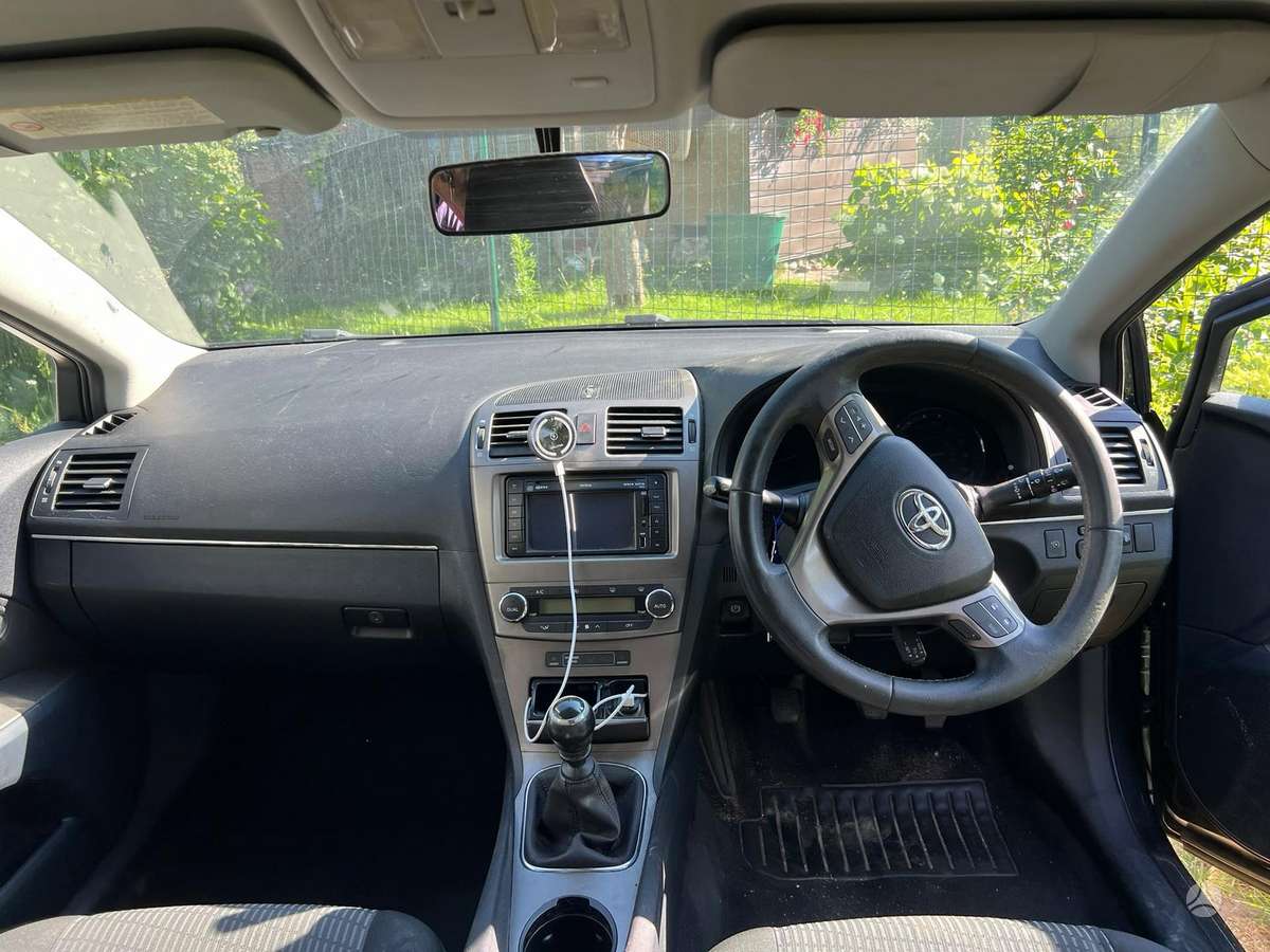 Toyota Avensis 2011 — photo 8