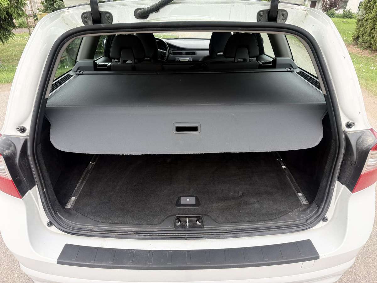 Volvo V70 2010 — photo 8