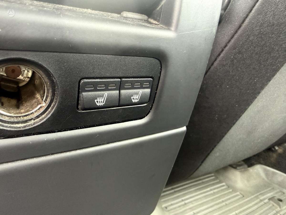 Volvo V70 2010 — photo 9