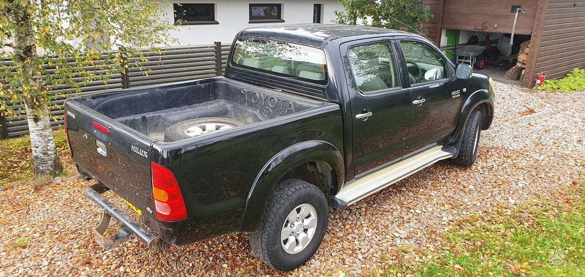 Toyota Hilux 2009 — салон