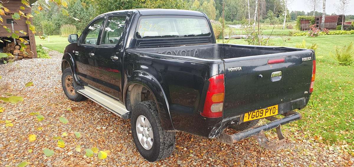 Toyota Hilux 2009 — двигун 2982 cm³, 171 HP (126kW)