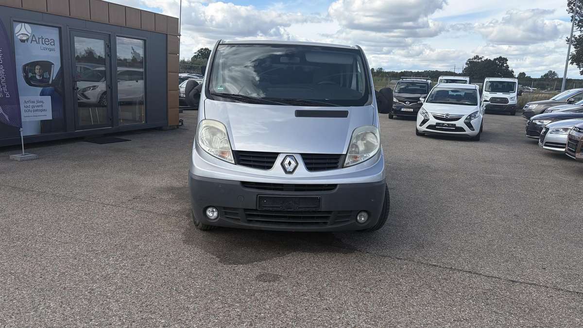 Renault Trafic 2007 — rear view