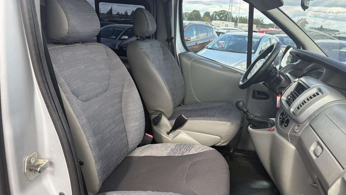 Renault Trafic 2007 — photo 21