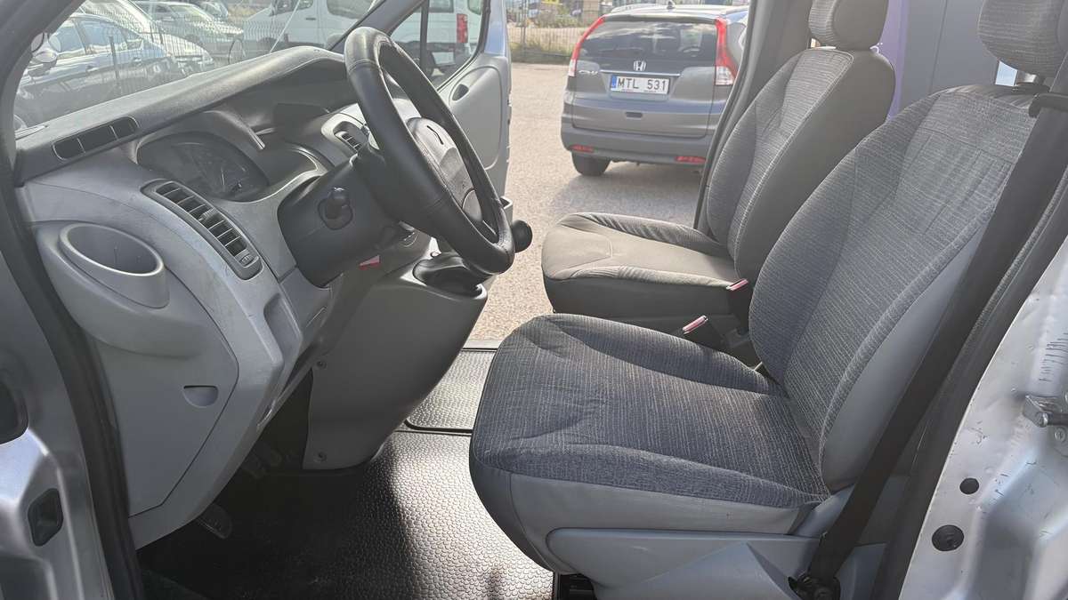 Renault Trafic 2007 — photo 25