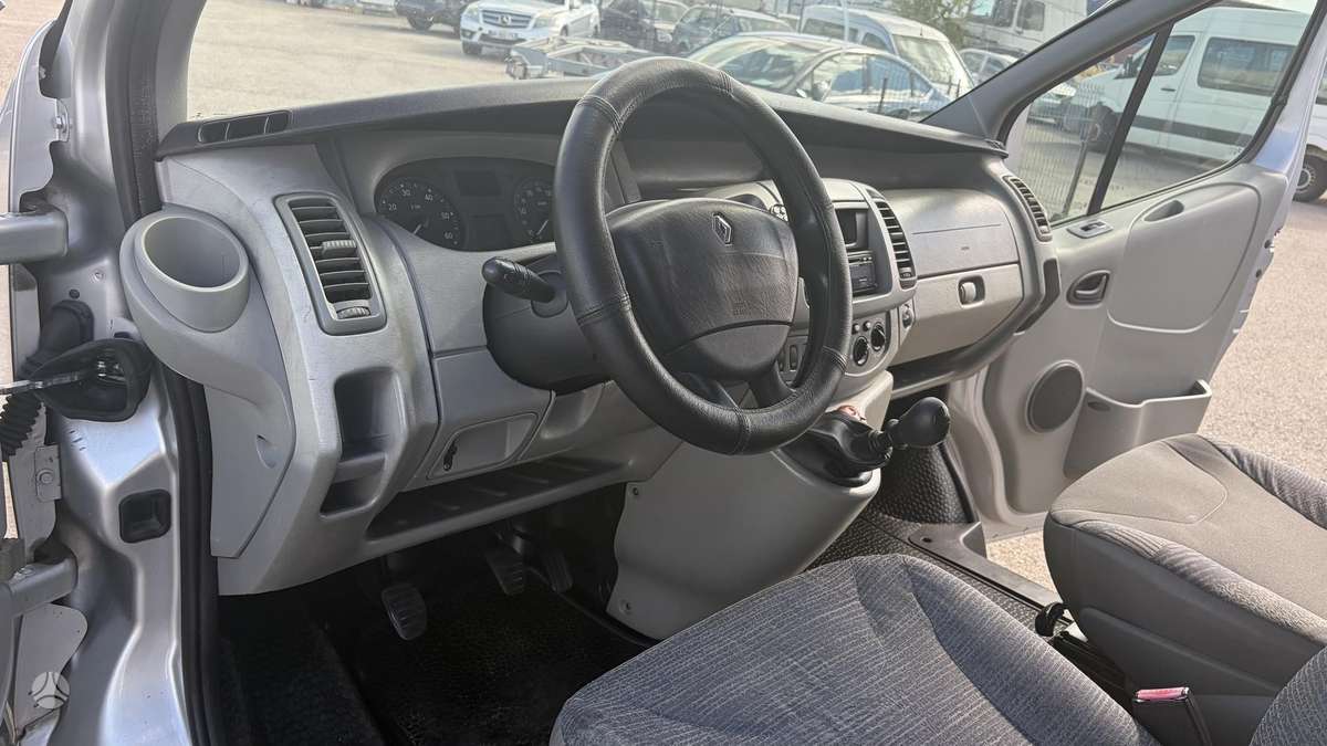 Renault Trafic 2007 — photo 26