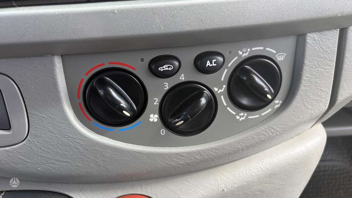 Renault Trafic 2007 — photo 29