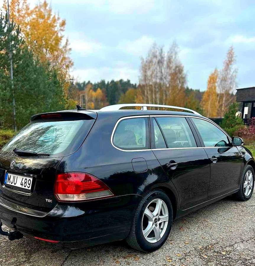 Volkswagen Golf 2011 — двигун 1598 cm³, 105 HP (77kW)